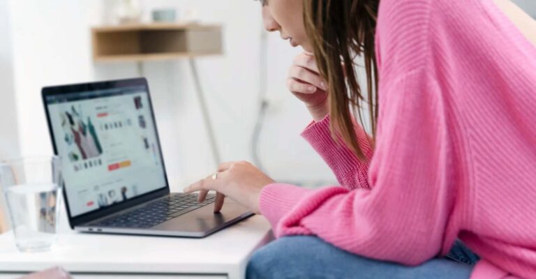 PixoLabo - Starting an E-Commerce Business in 2026 - A Comprehensive Guide for Online Entrepreneurs