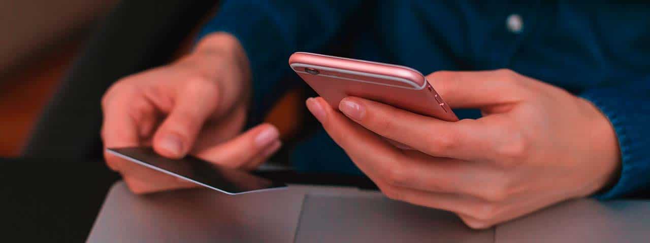 STUDIO FIVE - What is mobile commerce?