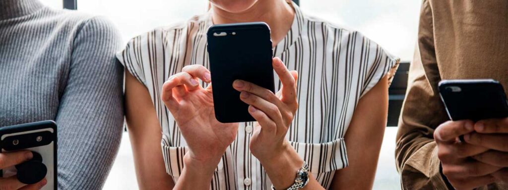 STUDIO FIVE - Common Problems with Outdated Websites: Non Mobile-First Website