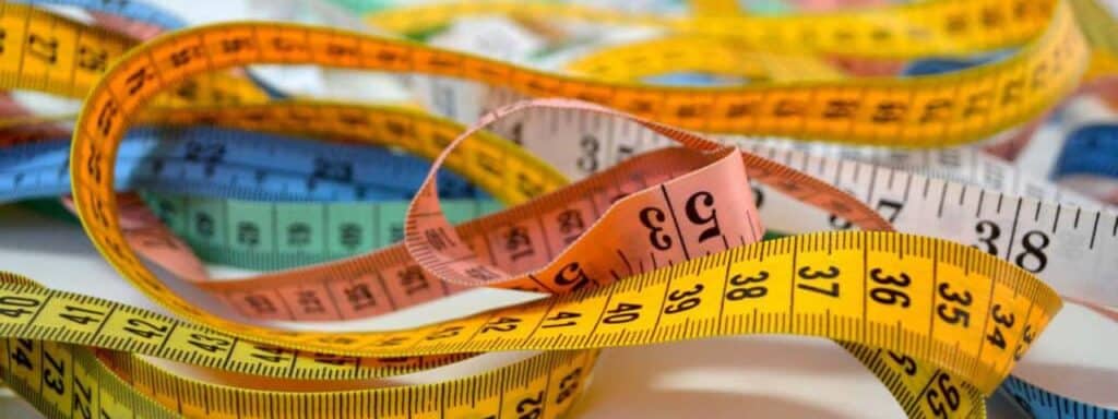 STUDIO FIVE - Measuring Website Engagement: Colorful measuring tapes intertwined together