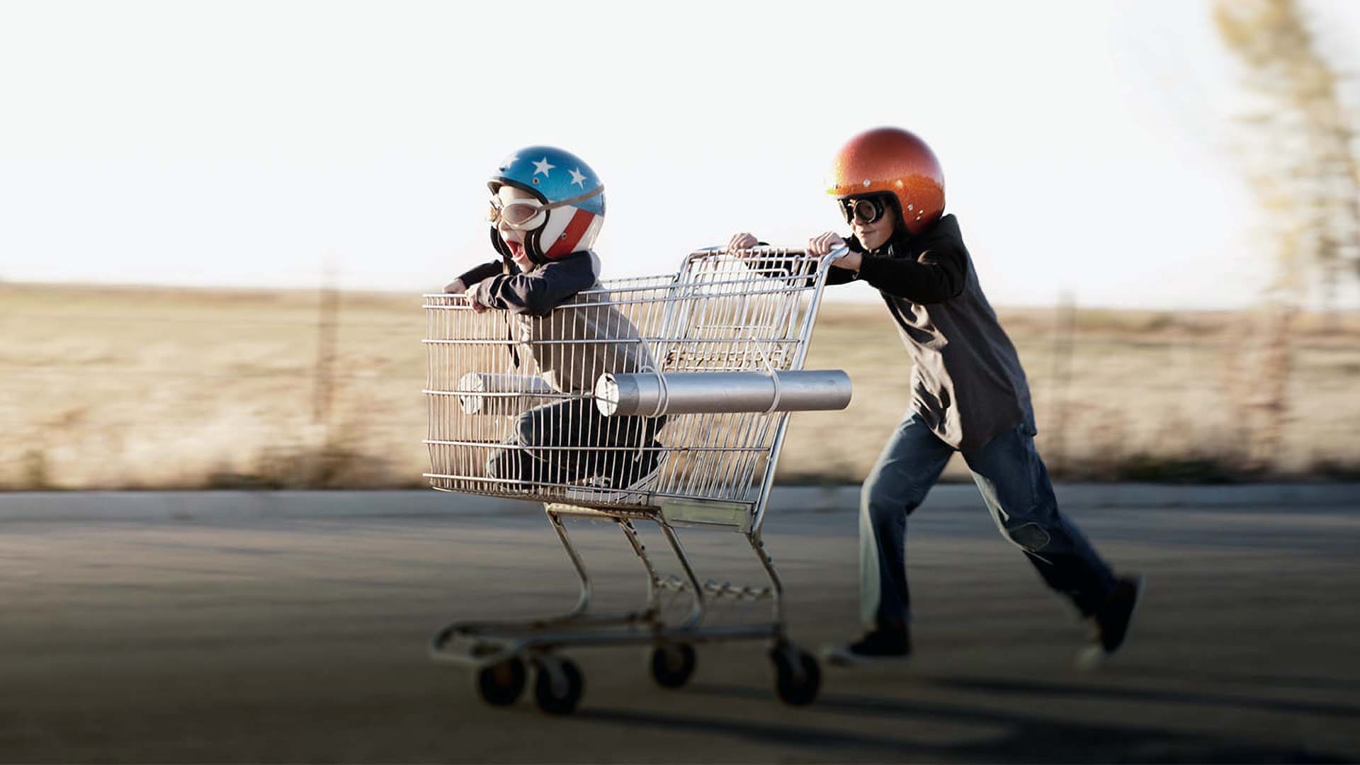 STUDIO FIVE - Ecommerce Checkout Optimization: Kids racing in a shopping cart